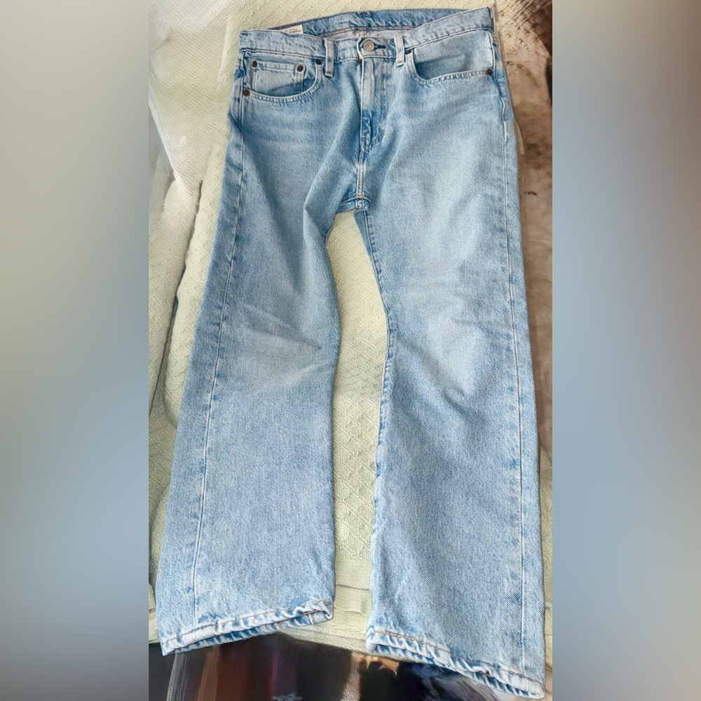 Levi’s Jeans Light Wash Low Rise 512 Slim Fit Taper (Men’s W31/L30, Wome…